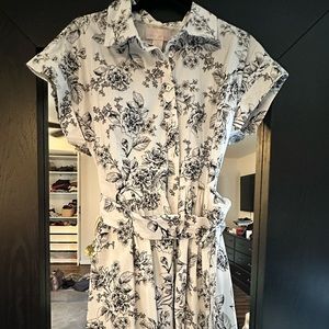 Rachel Parcell dress! Size Medium. Like New. Tea length. With matching belt.